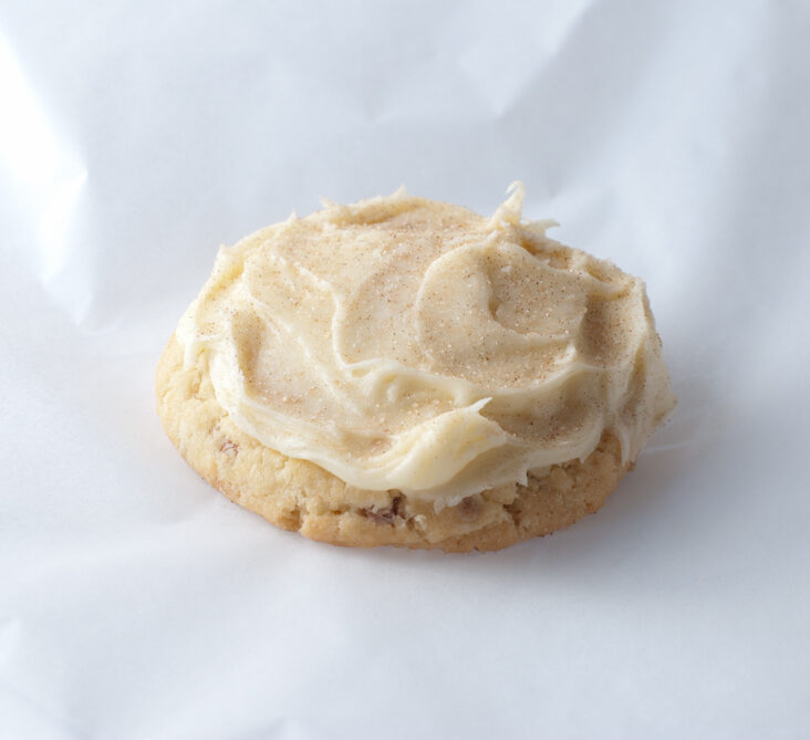 Allen_KSC_CakesMacarBagels-90 (1) iced cookie